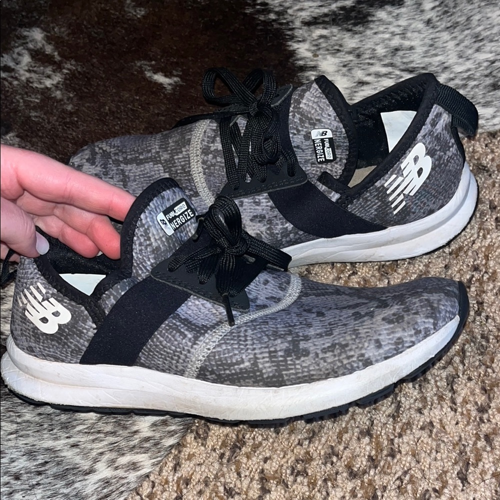 New Balance Women's snakeskin black & gray 7.5